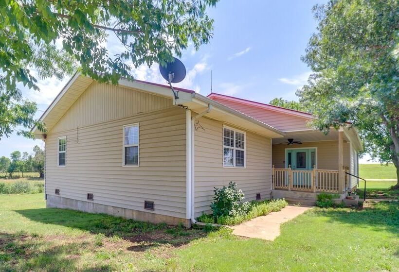 Charming Kaw Lake Country Home W/ Game Room!