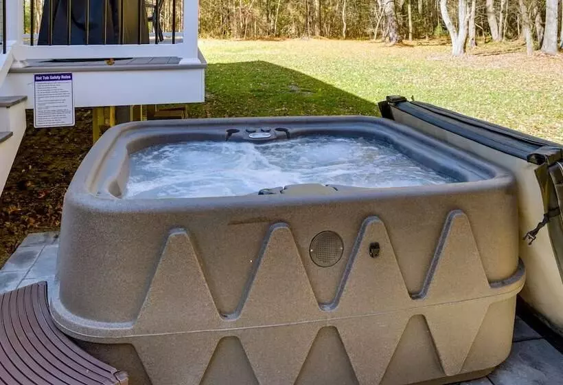 Christy S Cottage W/ Hot Tub   2 Mi To Beach!