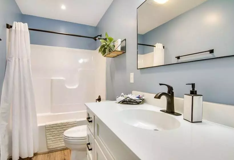 Christy S Cottage W/ Hot Tub   2 Mi To Beach!