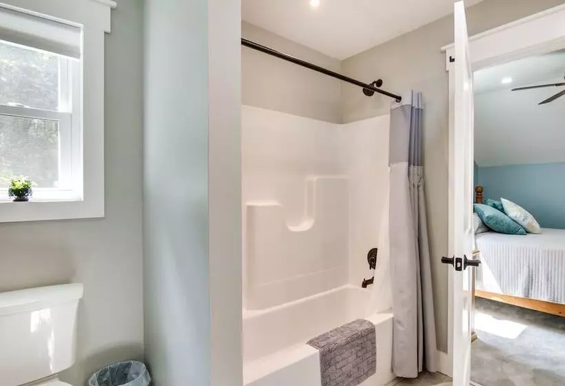 Christy S Cottage W/ Hot Tub   2 Mi To Beach!