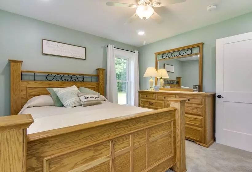 Christy S Cottage W/ Hot Tub   2 Mi To Beach!