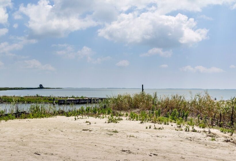 Christy S Cottage W/ Hot Tub 2 Mi To Beach!