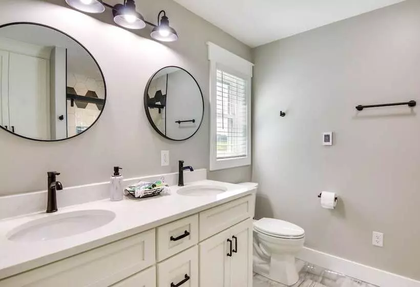 Christy S Cottage W/ Hot Tub   2 Mi To Beach!