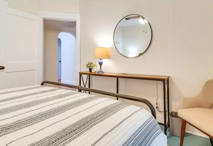 Country Home Near Eiu & Lake Charleston!