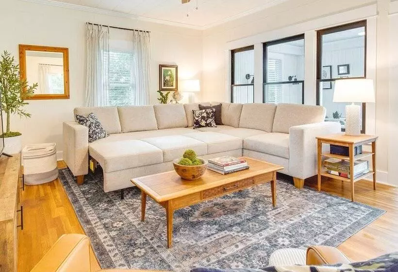 Country Home Near Eiu & Lake Charleston!