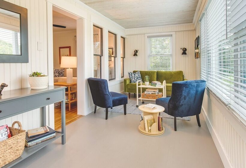 Country Home Near Eiu & Lake Charleston!