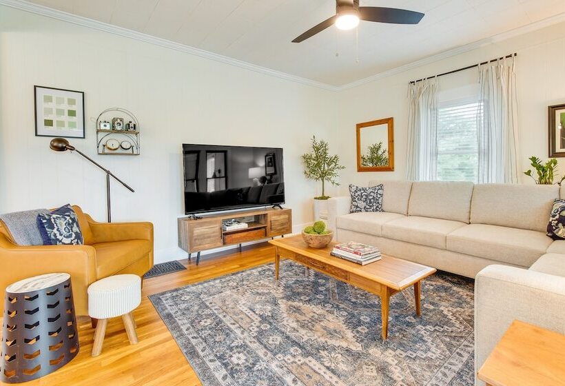 Country Home Near Eiu & Lake Charleston!