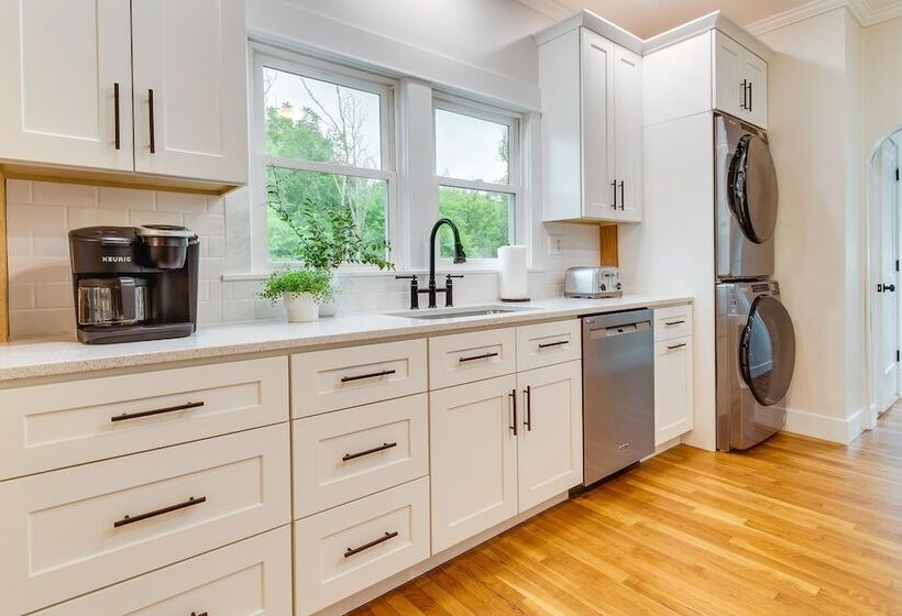 Country Home Near Eiu & Lake Charleston!