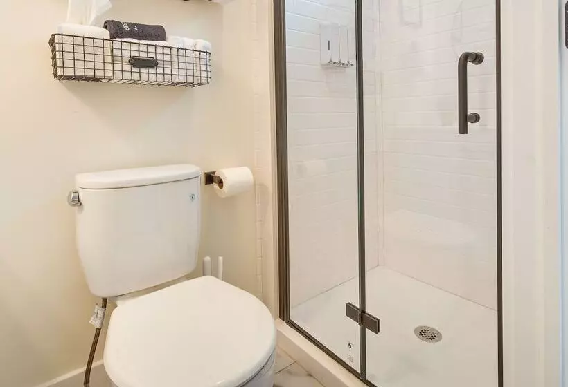 Country Home Near Eiu & Lake Charleston!