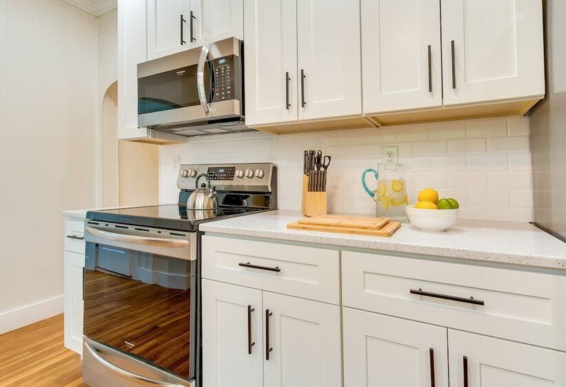 Country Home Near Eiu & Lake Charleston!