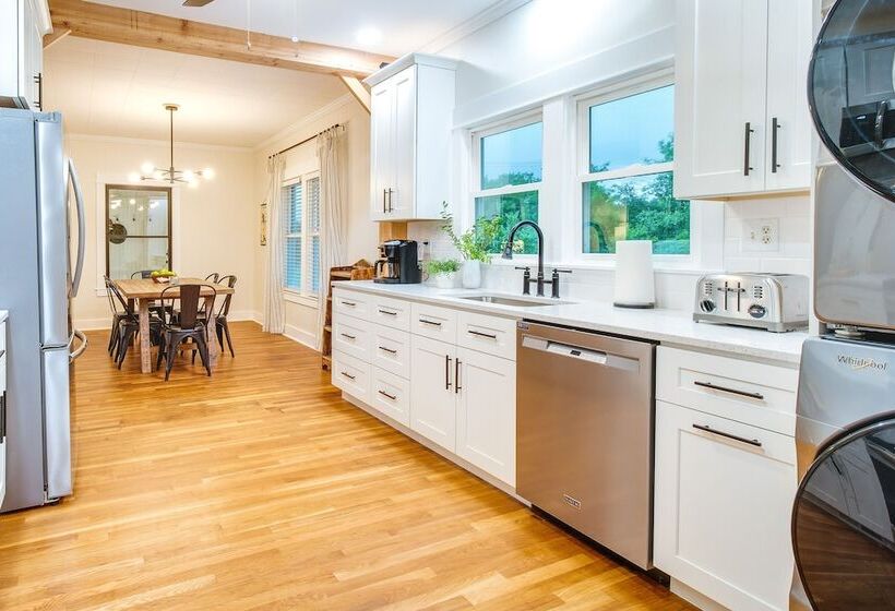 Country Home Near Eiu & Lake Charleston!