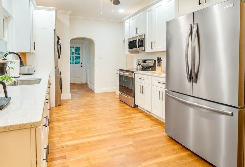 Country Home Near Eiu & Lake Charleston!