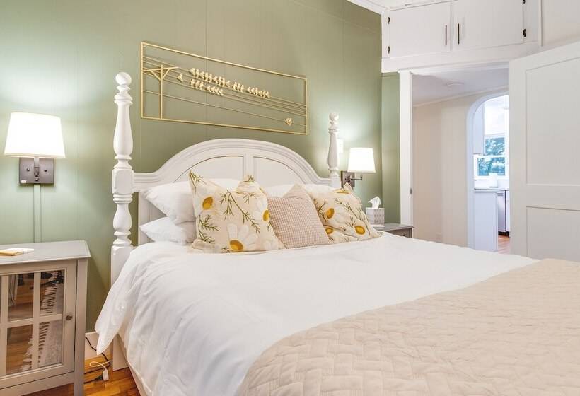 Country Home Near Eiu & Lake Charleston!