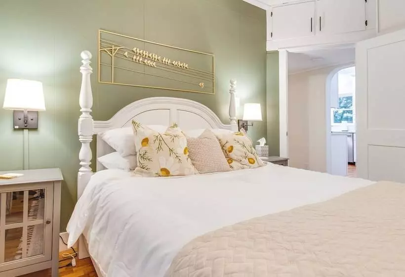 Country Home Near Eiu & Lake Charleston!