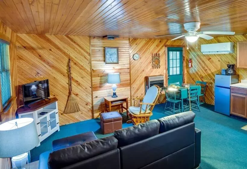 Cozy Green Bank Cabin ~ 2 Mi To Observatory!