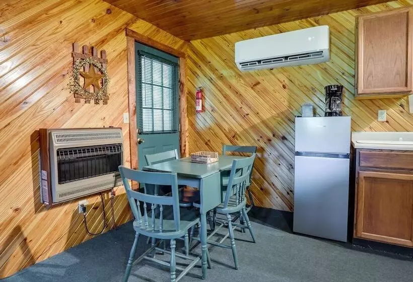 Cozy Green Bank Cabin ~ 2 Mi To Observatory!