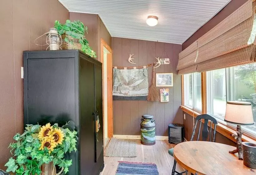 Cozy Pennsylvania Abode W/ Porch, Grill & Fire Pit