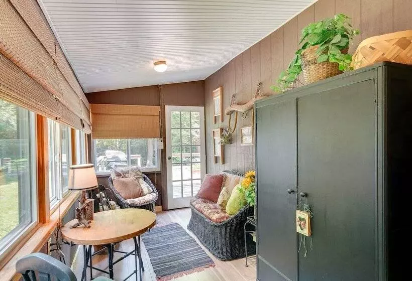 Cozy Pennsylvania Abode W/ Porch, Grill & Fire Pit