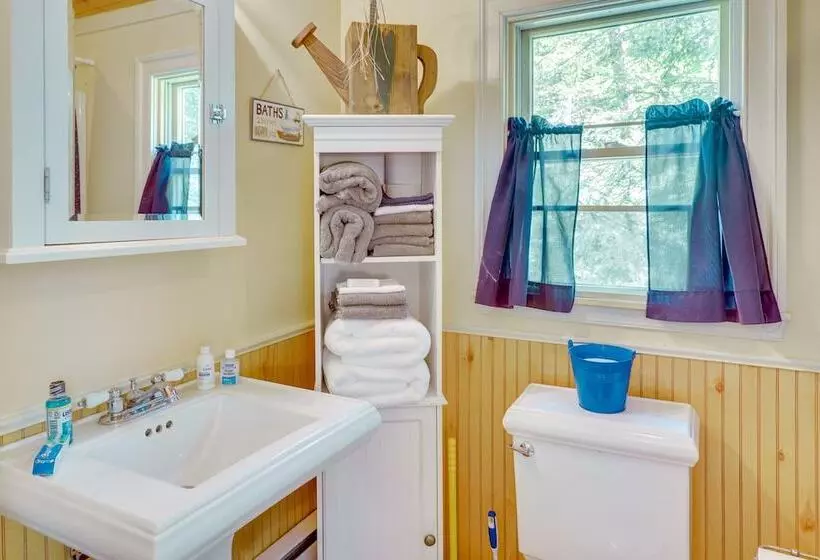 Cozy Pennsylvania Abode W/ Porch, Grill & Fire Pit