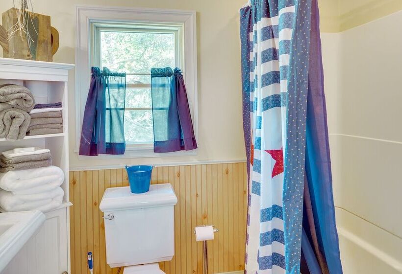 Cozy Pennsylvania Abode W/ Porch, Grill & Fire Pit