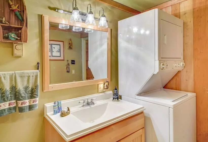 Cozy Pennsylvania Abode W/ Porch, Grill & Fire Pit