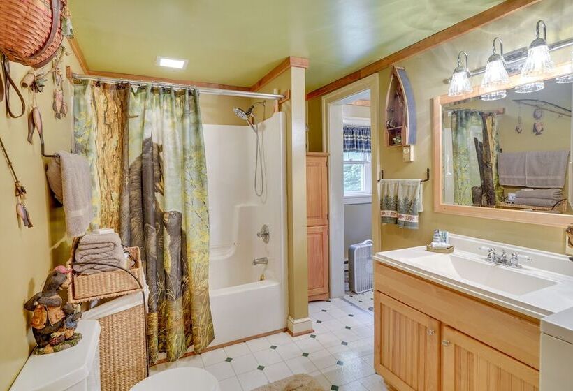 Cozy Pennsylvania Abode W/ Porch, Grill & Fire Pit