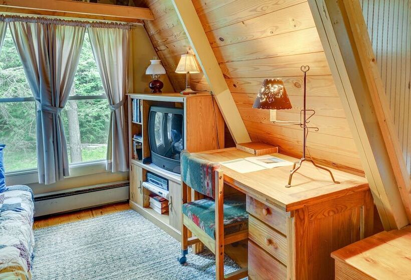 Cozy Pennsylvania Abode W/ Porch, Grill & Fire Pit