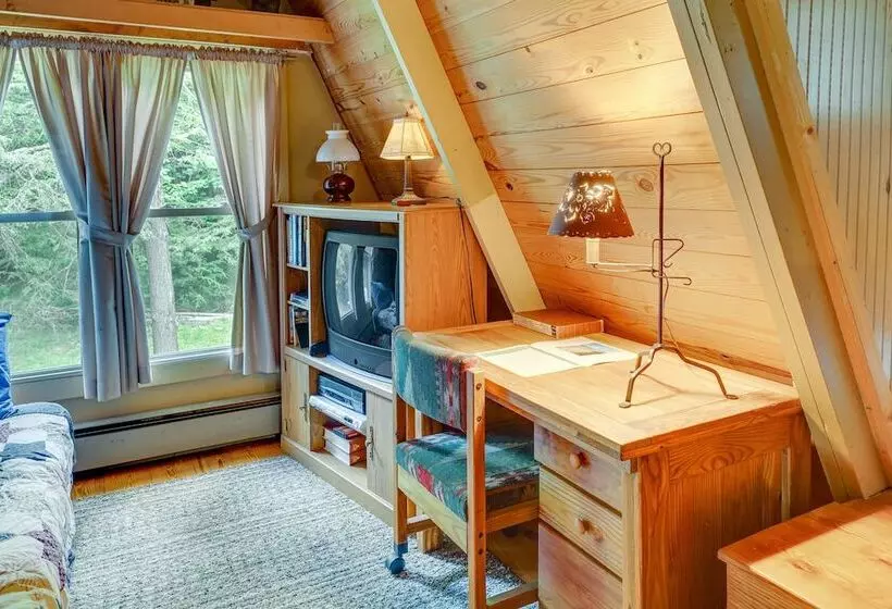 Cozy Pennsylvania Abode W/ Porch, Grill & Fire Pit