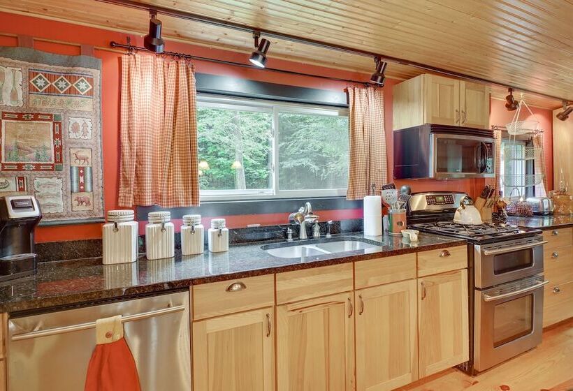 Cozy Pennsylvania Abode W/ Porch, Grill & Fire Pit