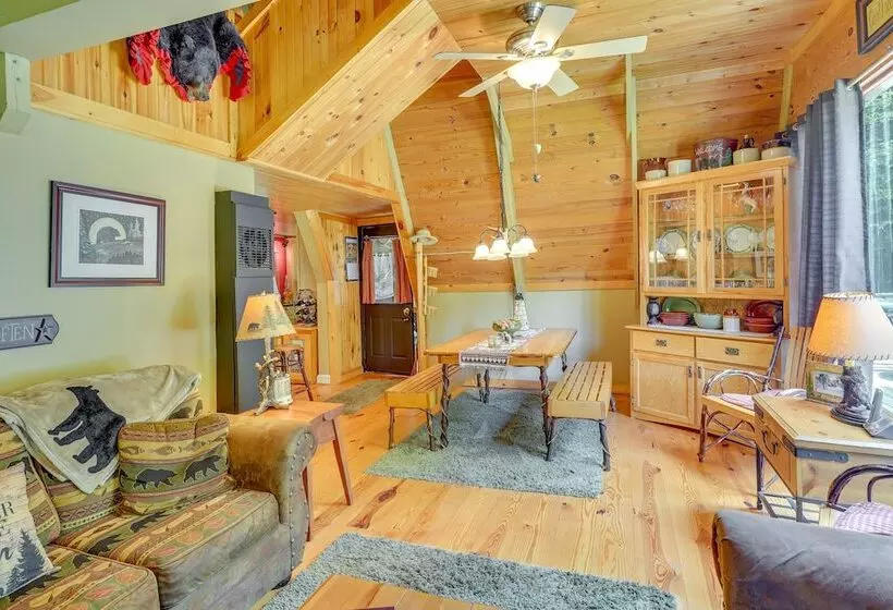 Cozy Pennsylvania Abode W/ Porch, Grill & Fire Pit