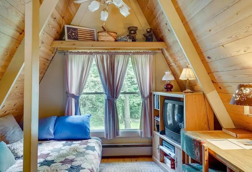 Cozy Pennsylvania Abode W/ Porch, Grill & Fire Pit