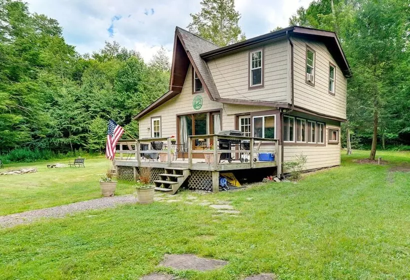 Cozy Pennsylvania Abode W/ Porch, Grill & Fire Pit