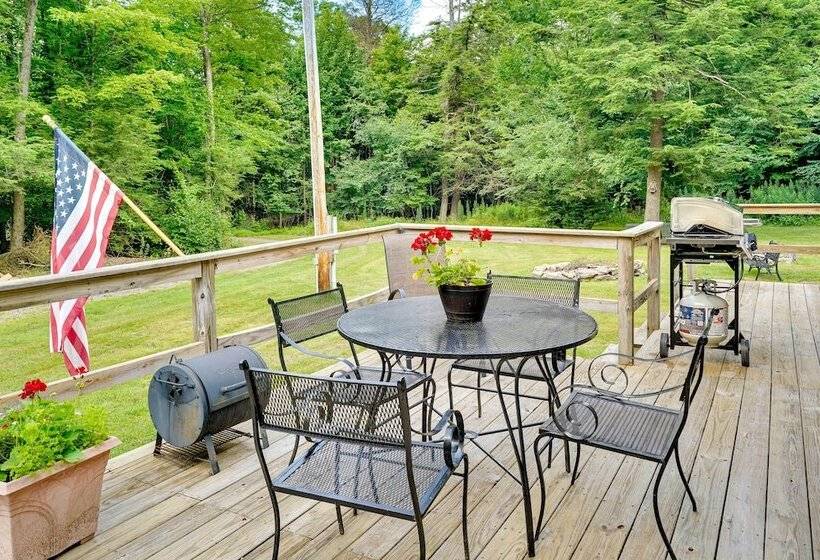 Cozy Pennsylvania Abode W/ Porch, Grill & Fire Pit