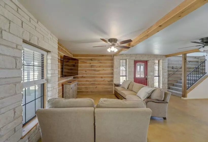 Elgin Retreat At Charming Country Cabin!