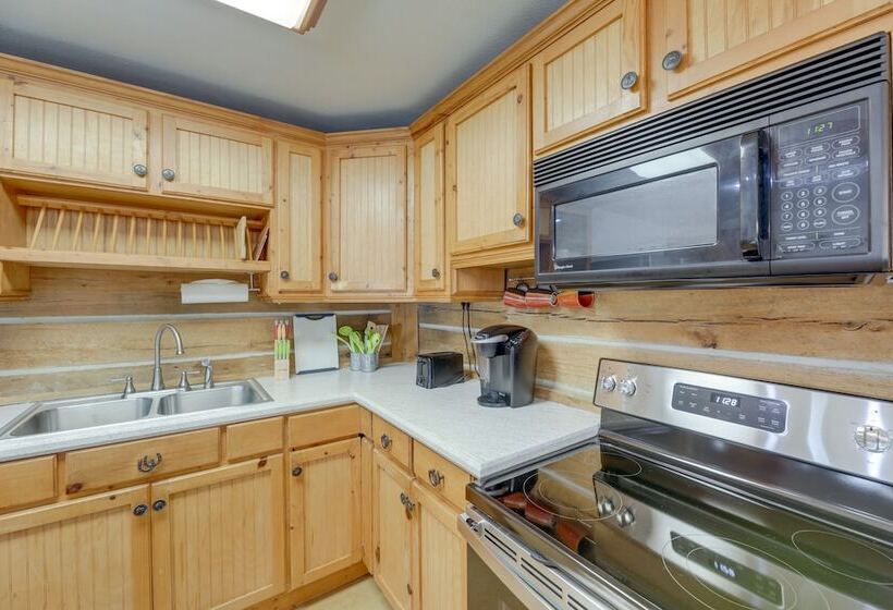 Elgin Retreat At Charming Country Cabin!