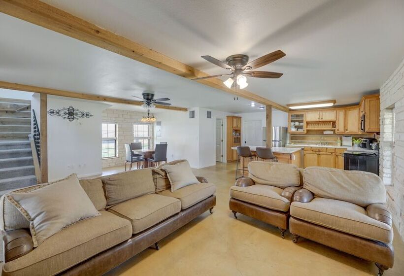 Elgin Retreat At Charming Country Cabin!