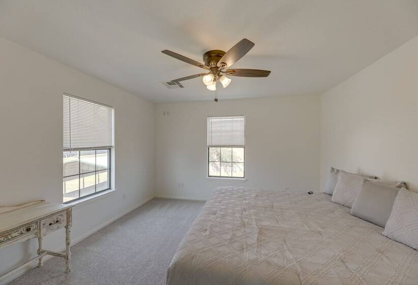 Elgin Retreat At Charming Country Cabin!