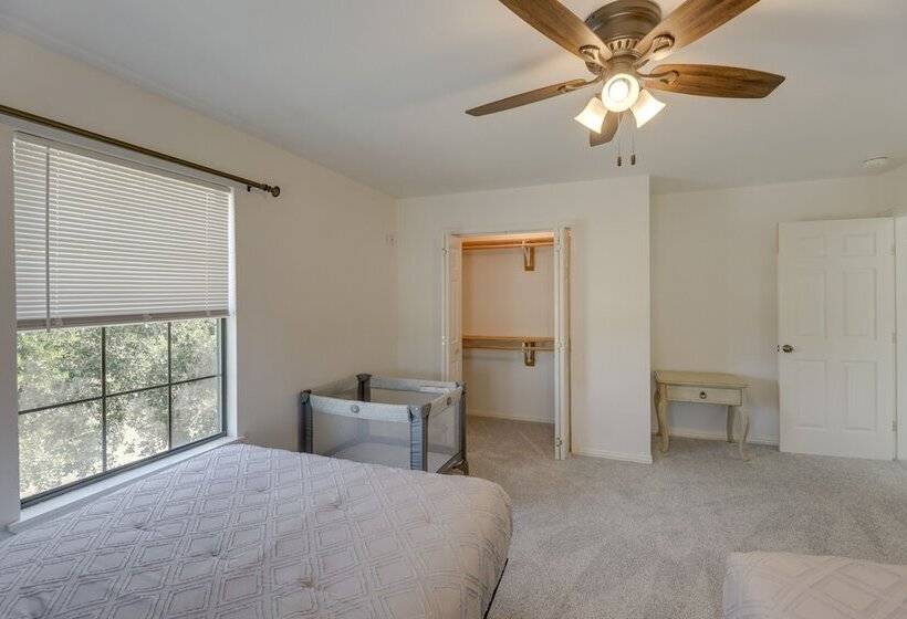 Elgin Retreat At Charming Country Cabin!