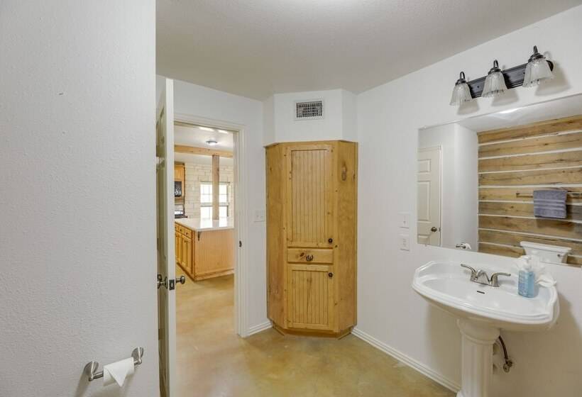 Elgin Retreat At Charming Country Cabin!