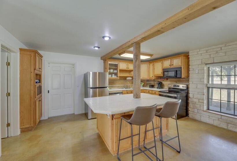 Elgin Retreat At Charming Country Cabin!