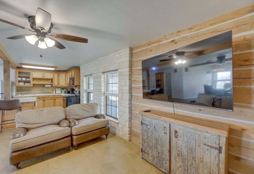 Elgin Retreat At Charming Country Cabin!