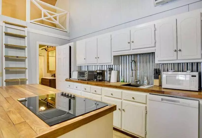 Golden Meadow Getaway: Waterfront Retreat W/ Deck