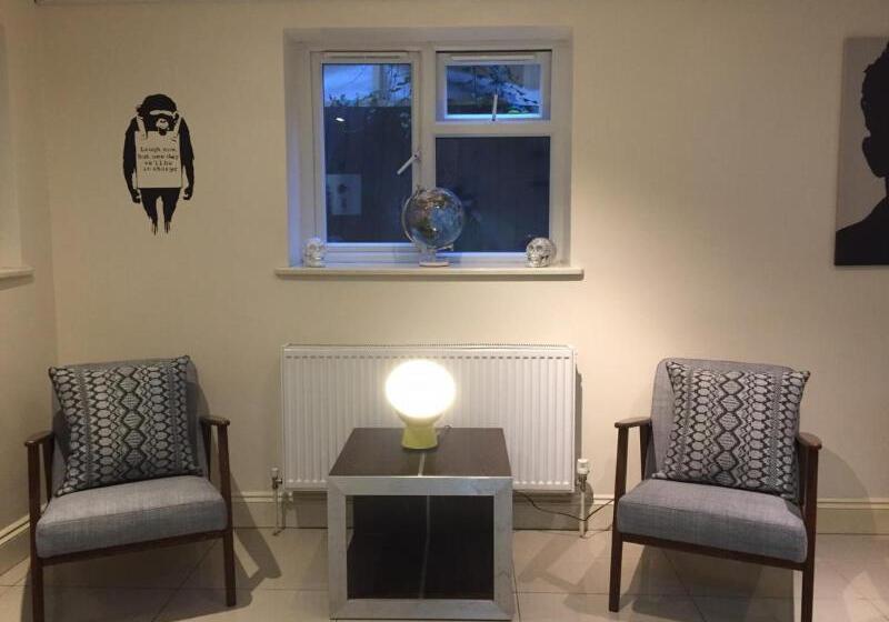 Mapesbury Hostel London