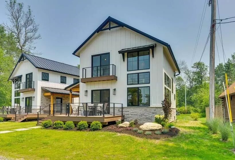 Modern Lake Ontario Escape W/ Beach Access!