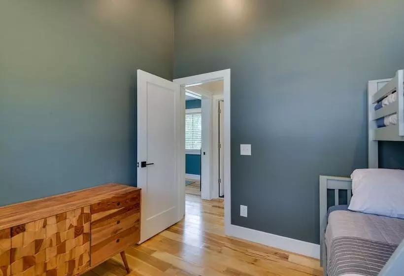 Modern Lake Ontario Escape W/ Beach Access!