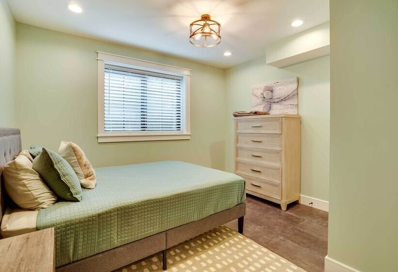 Modern Lake Ontario Escape W/ Beach Access!