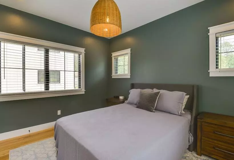 Modern Lake Ontario Escape W/ Beach Access!