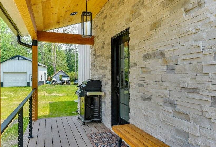 Modern Lake Ontario Escape W/ Beach Access!