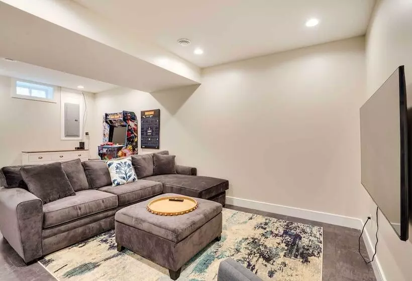 Modern Lake Ontario Escape W/ Beach Access!