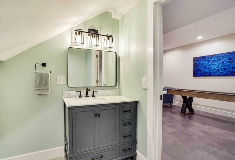 Modern Lake Ontario Escape W/ Beach Access!